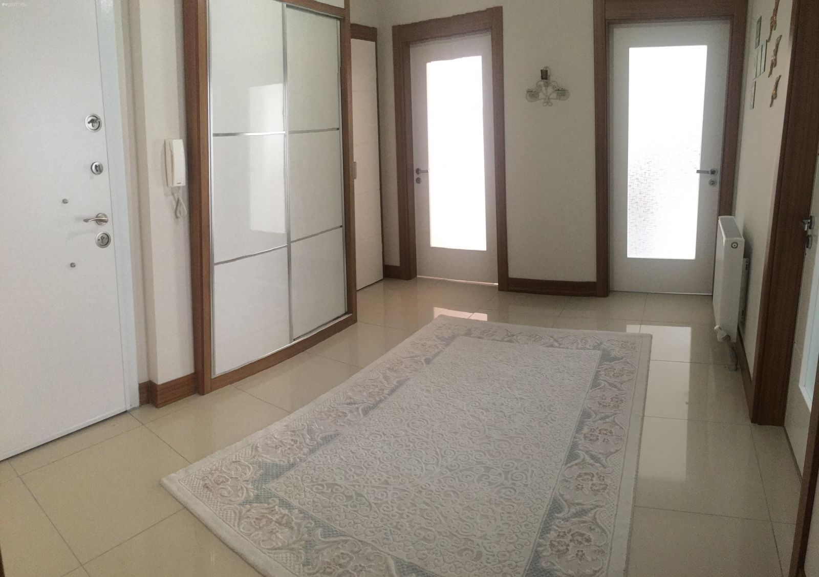 Hol, Vestiyer, Halı