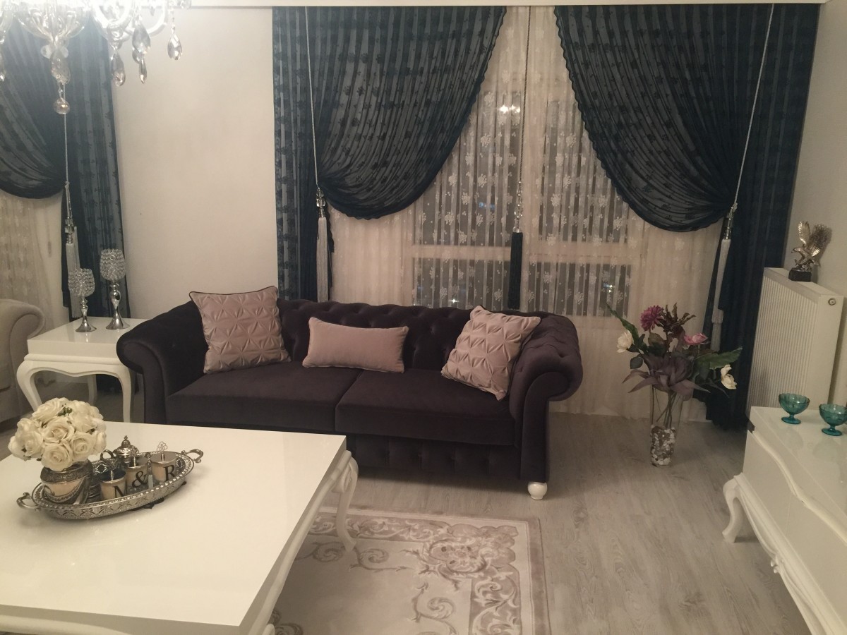 Salon, Kruvaze perde, Mavi, Perde, Mor, Orta sehpa, Halı