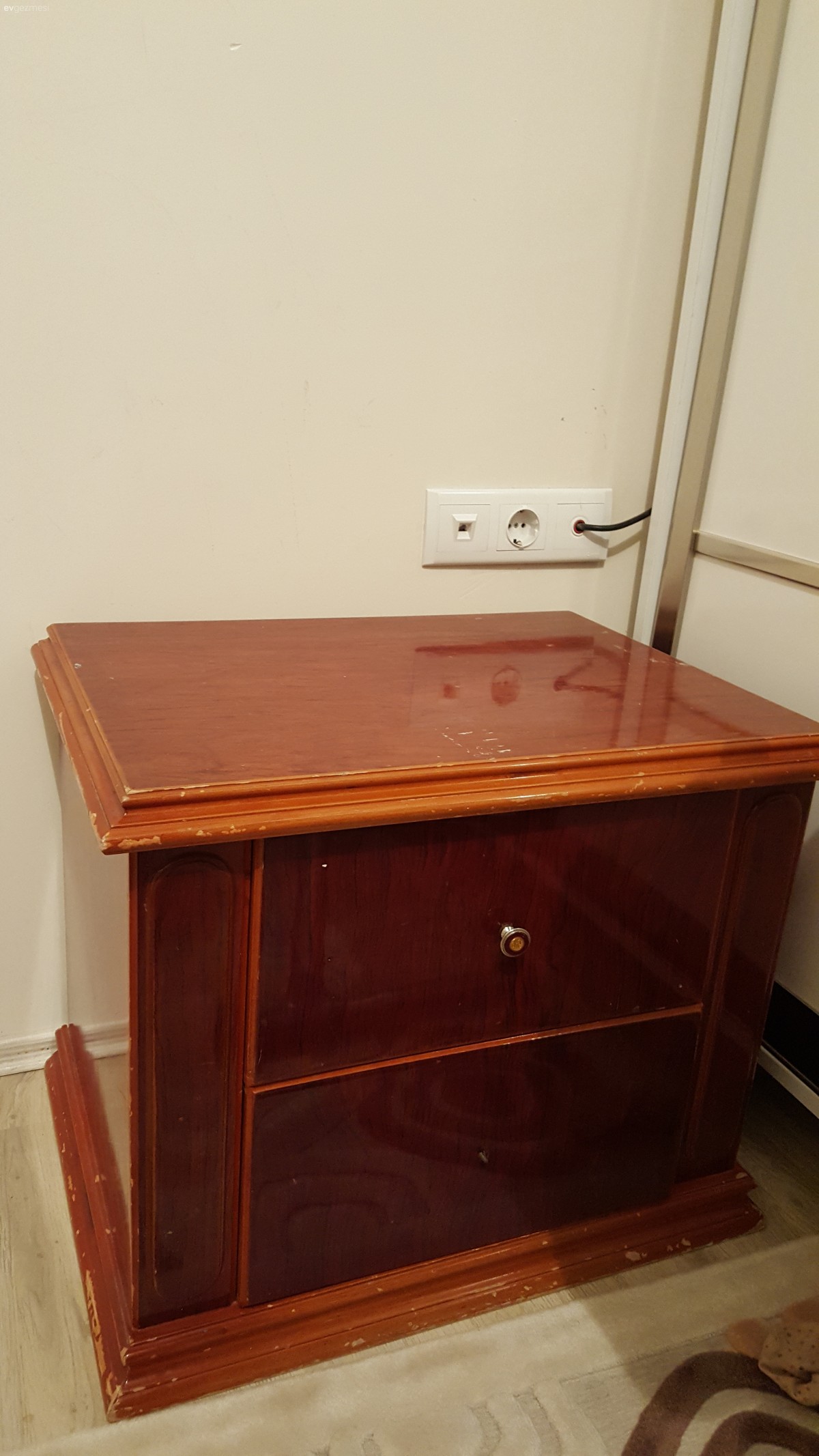 Komidinim icin yardim lüften..