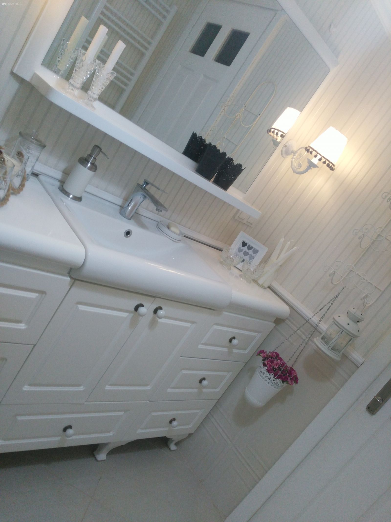 Banyo, Duvar kağıdı