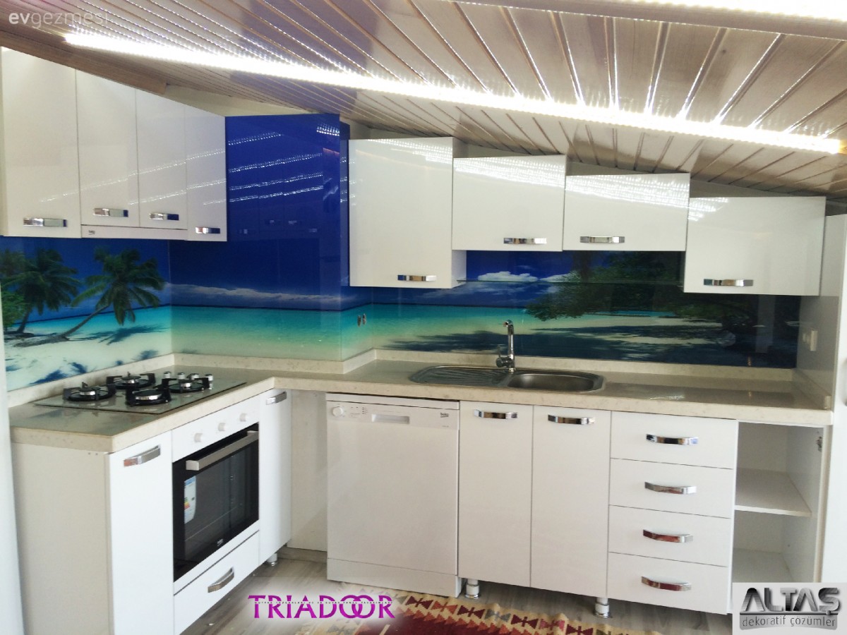 Mutfak Arası Triadoor Cam Panel Kaplama ve Çimstone mutfak tezgahı uygulaması