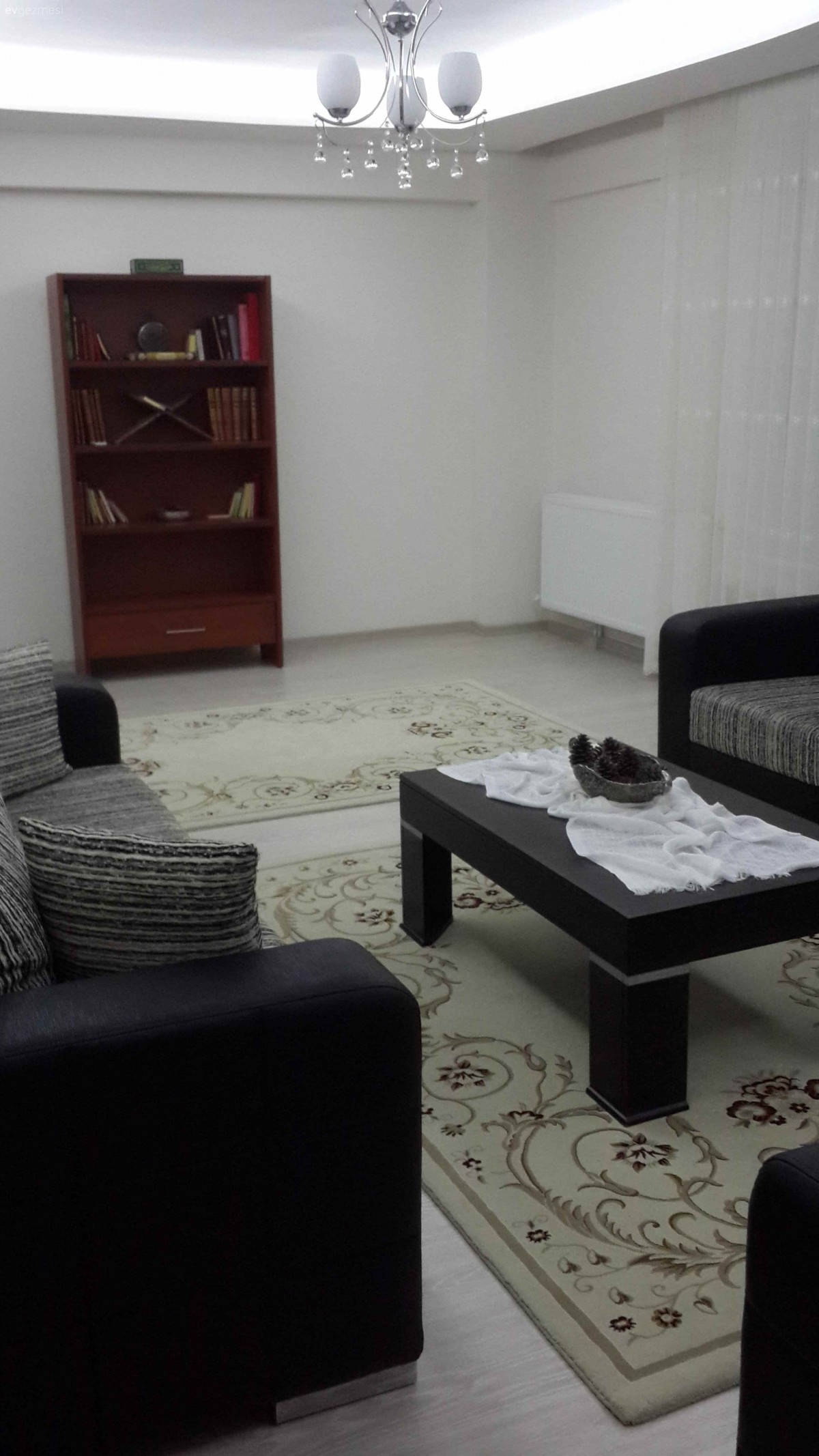 Kitaplığım ve orta sehpam ile ilgili fikir istiyorum