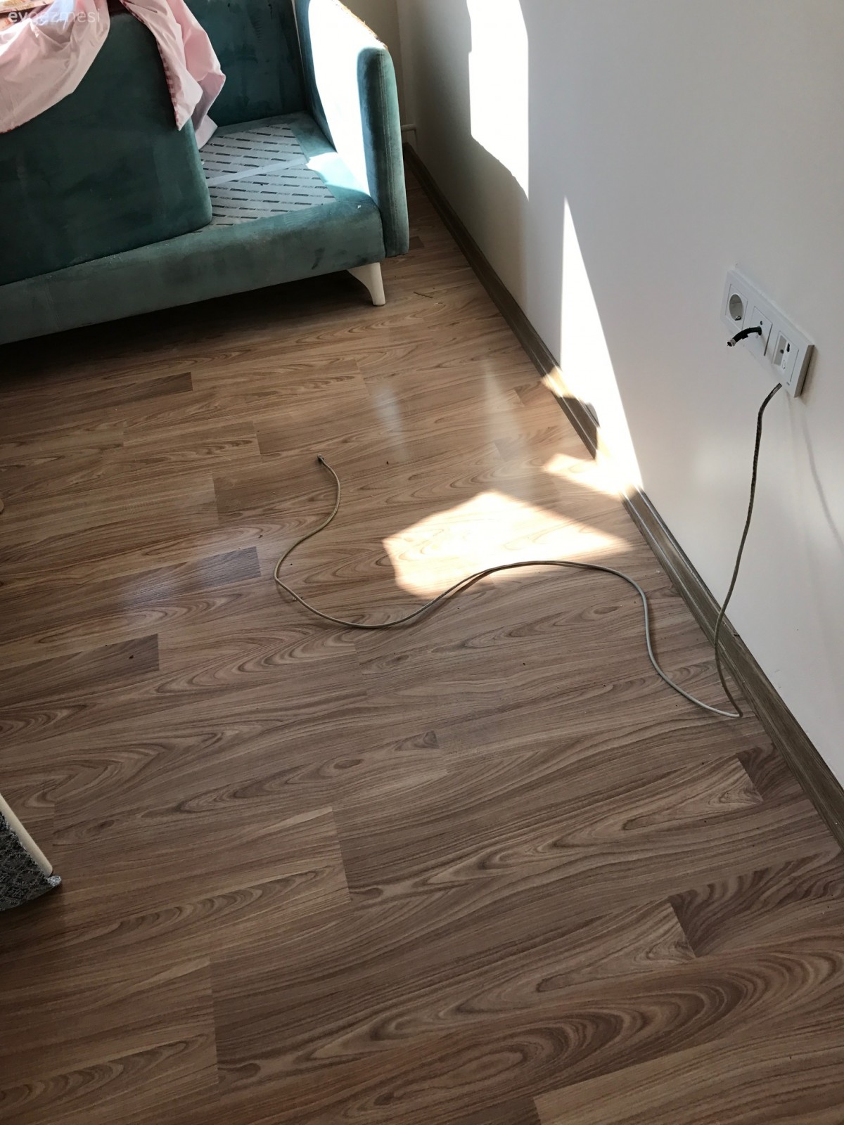 Yanan salonumun yeni dekorasyonu için lütfen yardım!