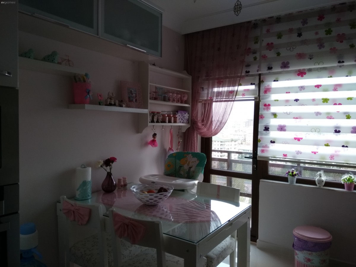 Mutfak, Mutfak masası, Pembe