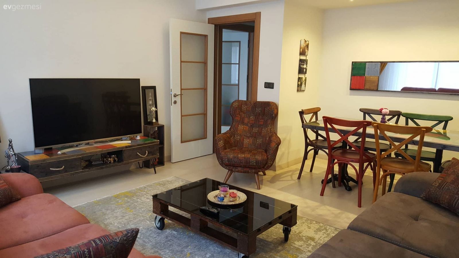 Salon, Yemek Odası, Berjer, Orta sehpa, Tv ünitesi, Halı, Ayna, Turuncu