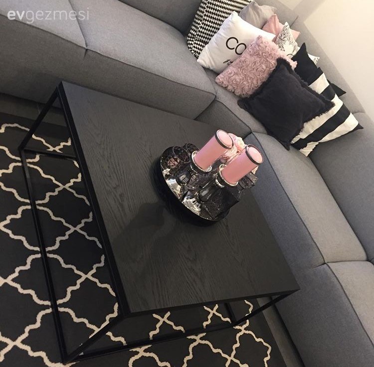 Halı, Köşe koltuk, Orta sehpa, Salon, Siyah- Beyaz, Kırlent