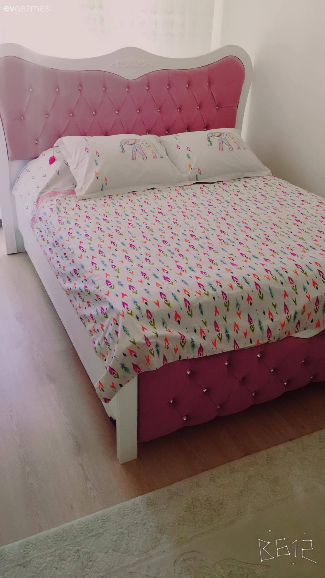 Pembe, Yatak Odası, Yatak örtüsü