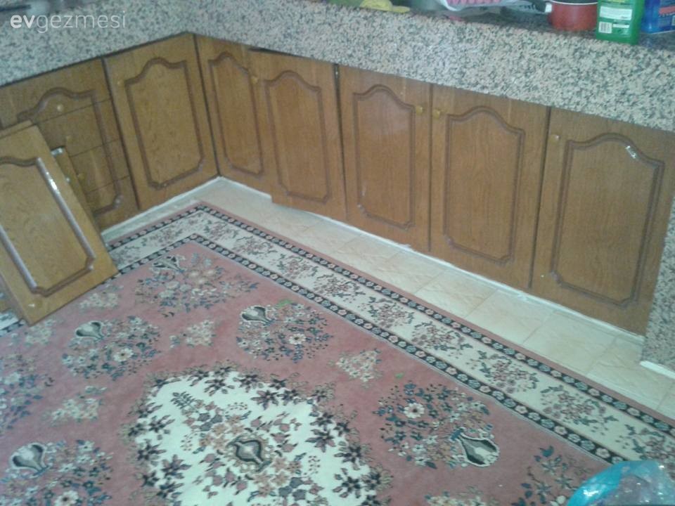 Nurcan Hanım'ın boyayarak yenilediği mutfağı