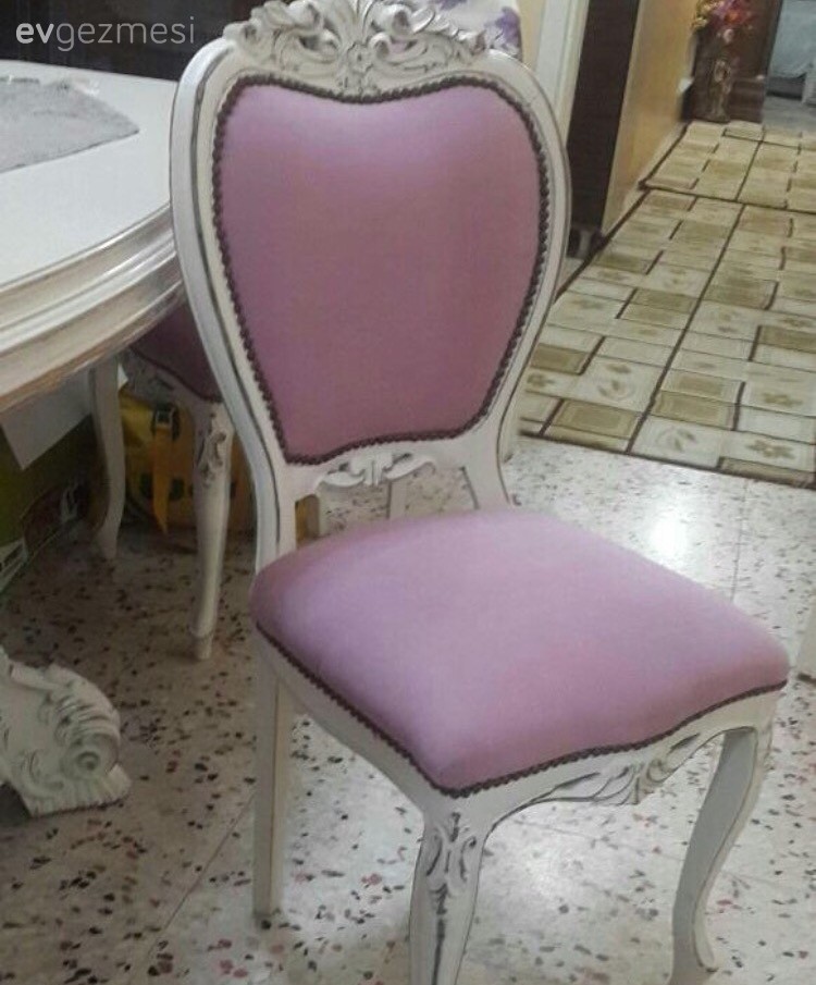 Eskilere yeni hayat vererek, evini dönüştüren Semra hanımdan kareler..