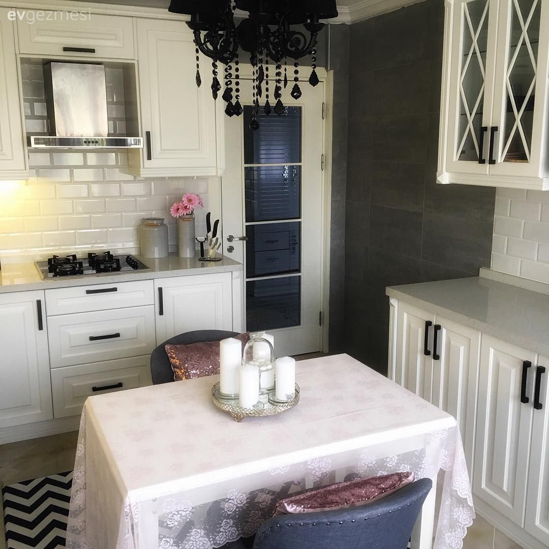 Siyah, beyaz bir dekor. Hüsniye hanımın yenilenen mutfağı..