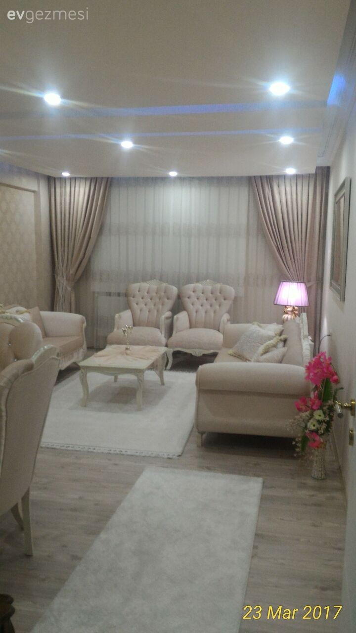 Fon perde, Halı, Krem, Orta sehpa, Pembe, Salon, Perde