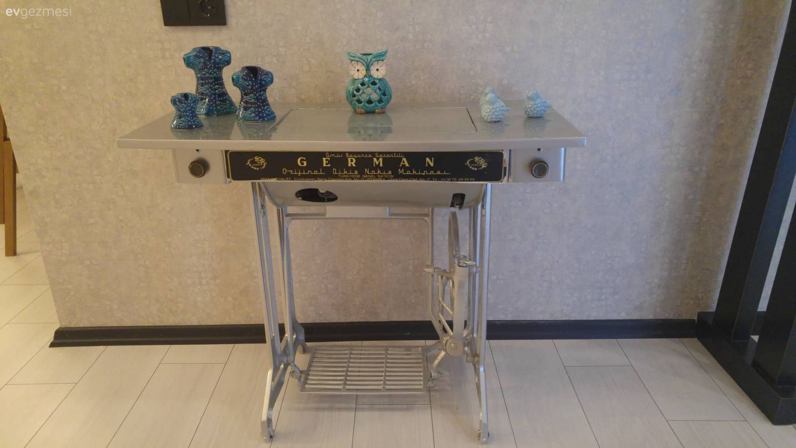 Dikiş makinasından masa, Antre