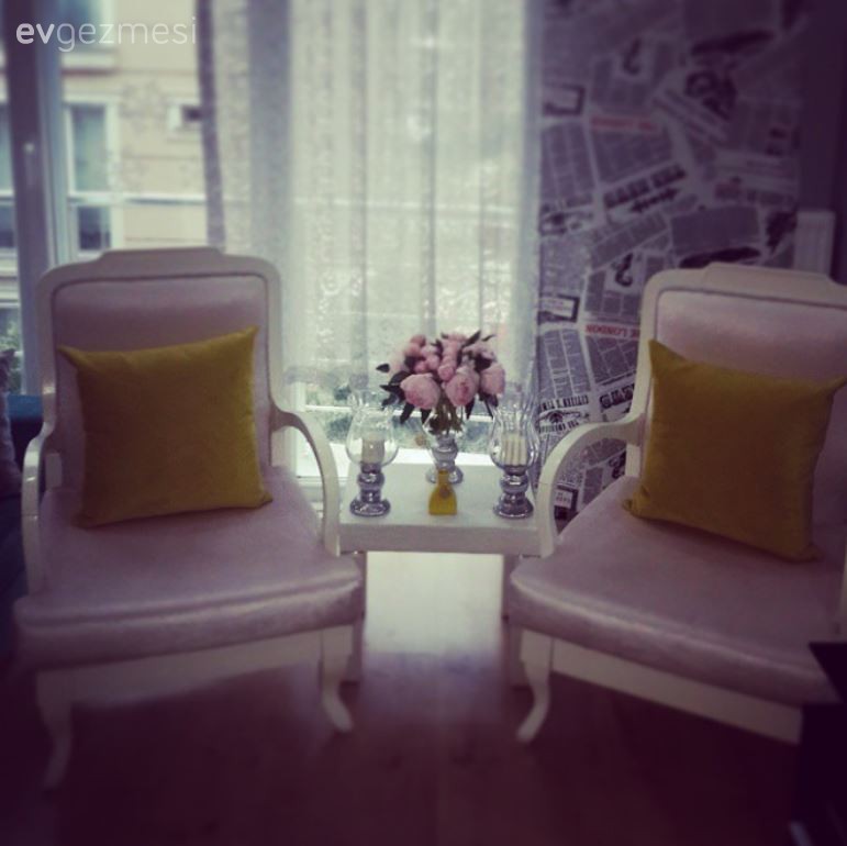 Müge hanımın keskin renk ve desenlerle, biraz çılgın evi..