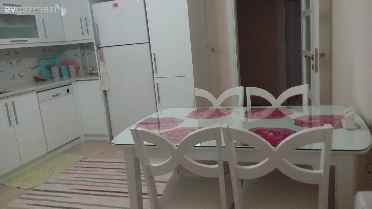 Beyaz mutfak, Halı, Mutfak, Mutfak masası