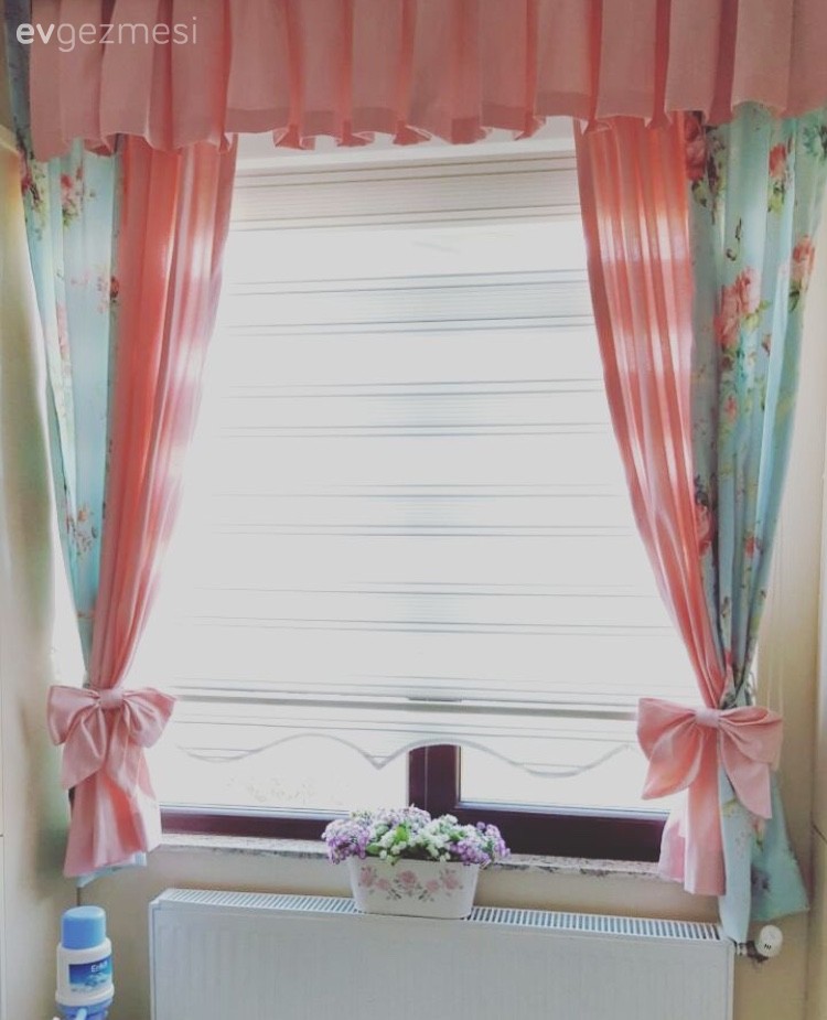 Pembenin hakimiyetinde, zarif ve tatlı bir ev..