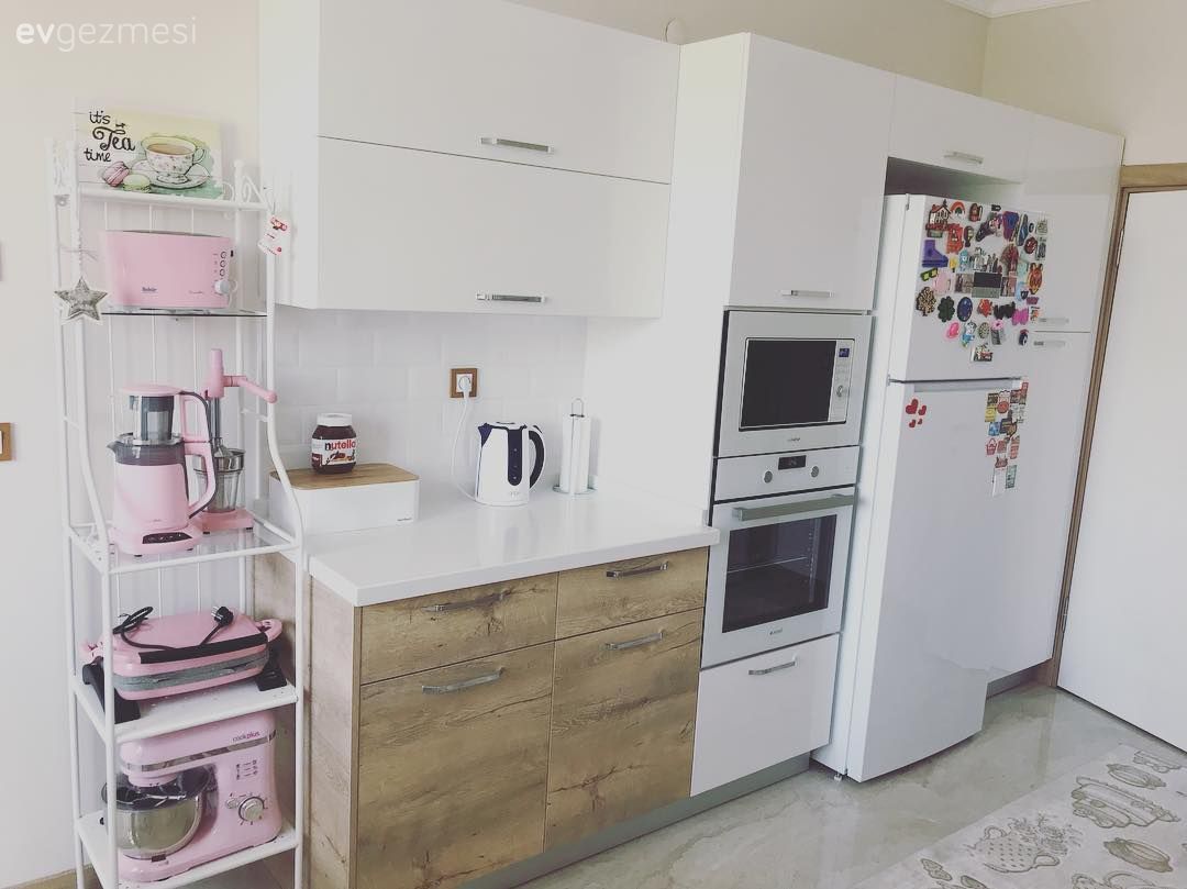 Sıcak renkler, country mobilyalar ve loş ışıklar. Keyifli ve zarif bir ev..