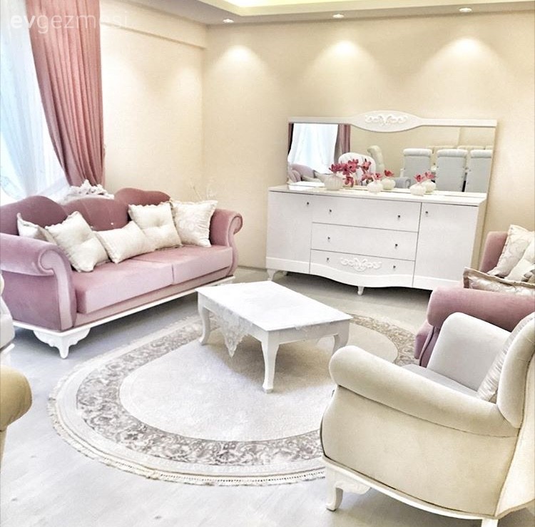 Fon perde, Halı, Orta sehpa, Pembe, Salon, Perde