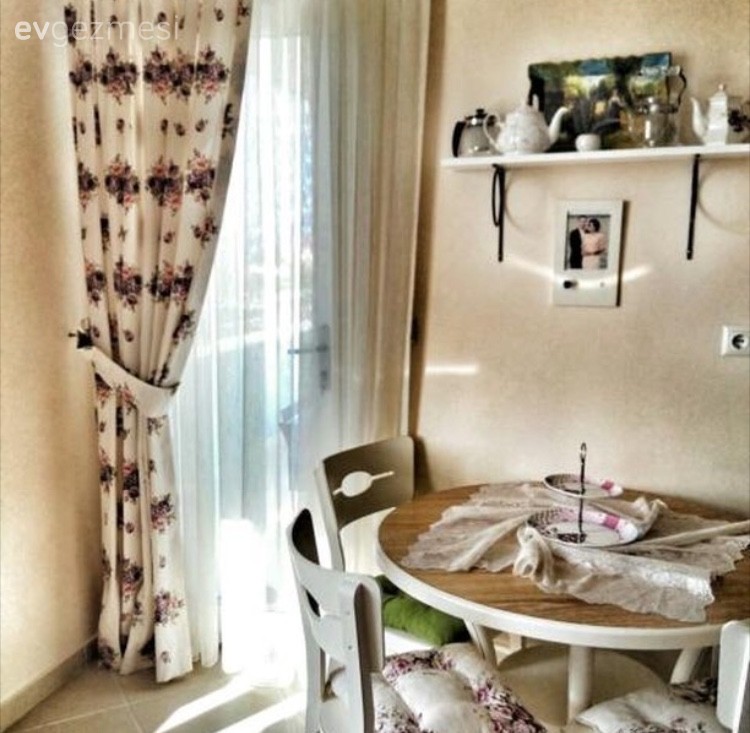 Fon perde, Mutfak, Mutfak masası, Perde