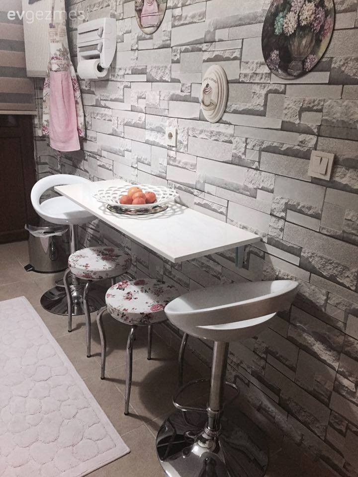 Kafiye hanımın siyah-beyazdan pastel tonlara, evinin dönüşümü..