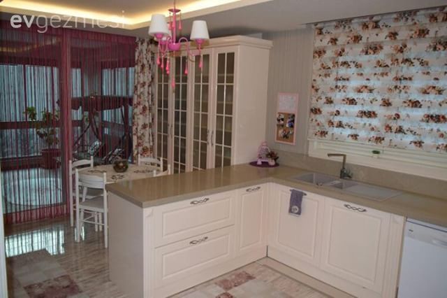 Avize, Beyaz mutfak, Mutfak, Pembe, Perde