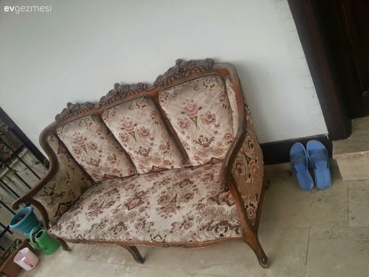 Çöpe gitmiş, üzgün bir koltuktan, nostaljik yeşil koltuğa dönüşüm..