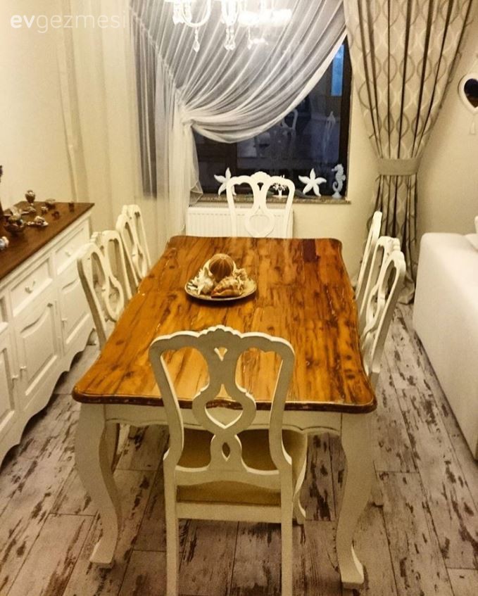 Nurhan hanımın ahşap ve beyazı buluşturan, kır evi stil evi..