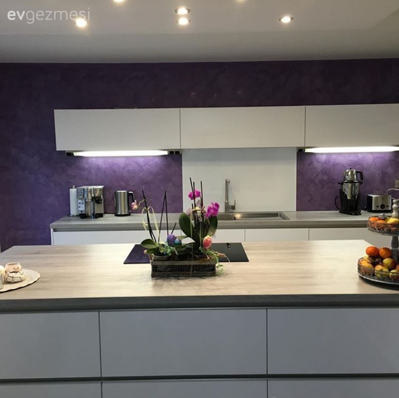 Beyaz mutfak, Mor, Mutfak