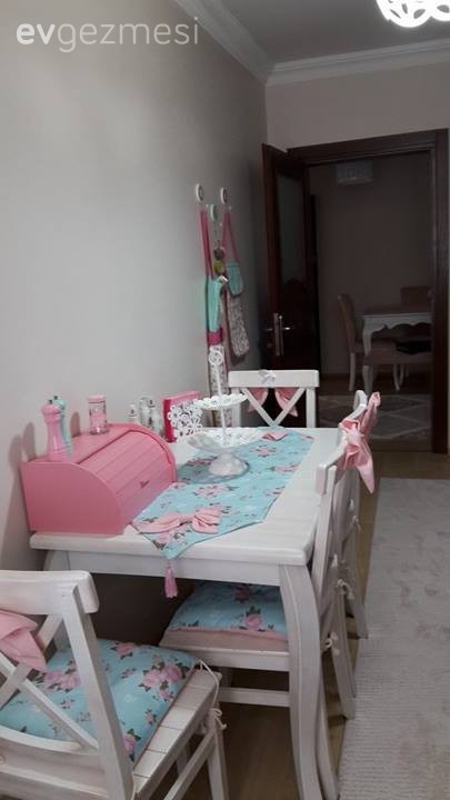 Mutfak masası, Pembe