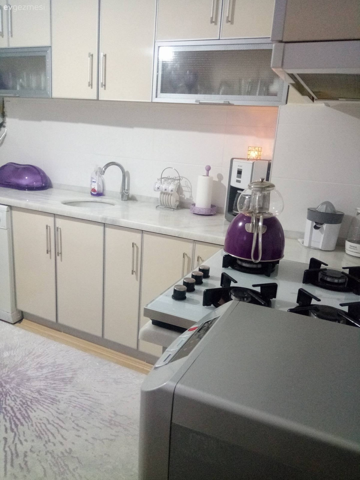 Morun sofistike etkisinin hakimiyetinde.. Dilek hanımın uyumlu dekoru.