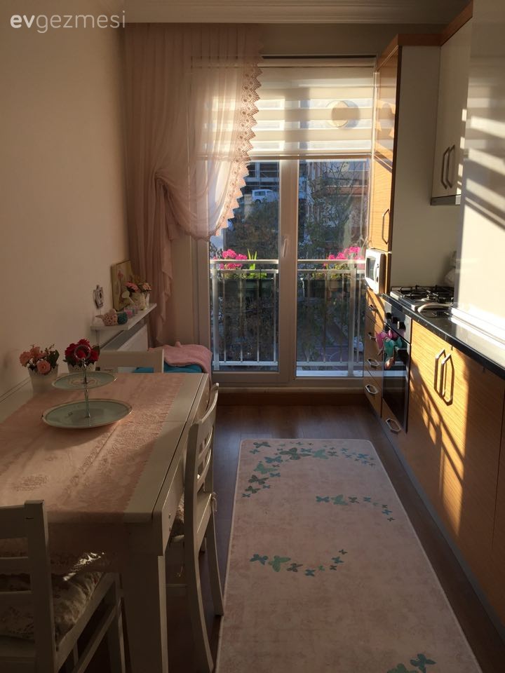 Özge hanımın abartıdan uzak seçimlerle zarif dekoru..