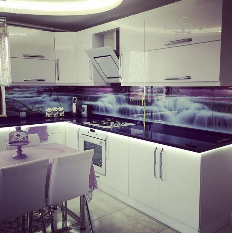 Kevser hanımın detaylarda hareket kazanan, nötral evi..