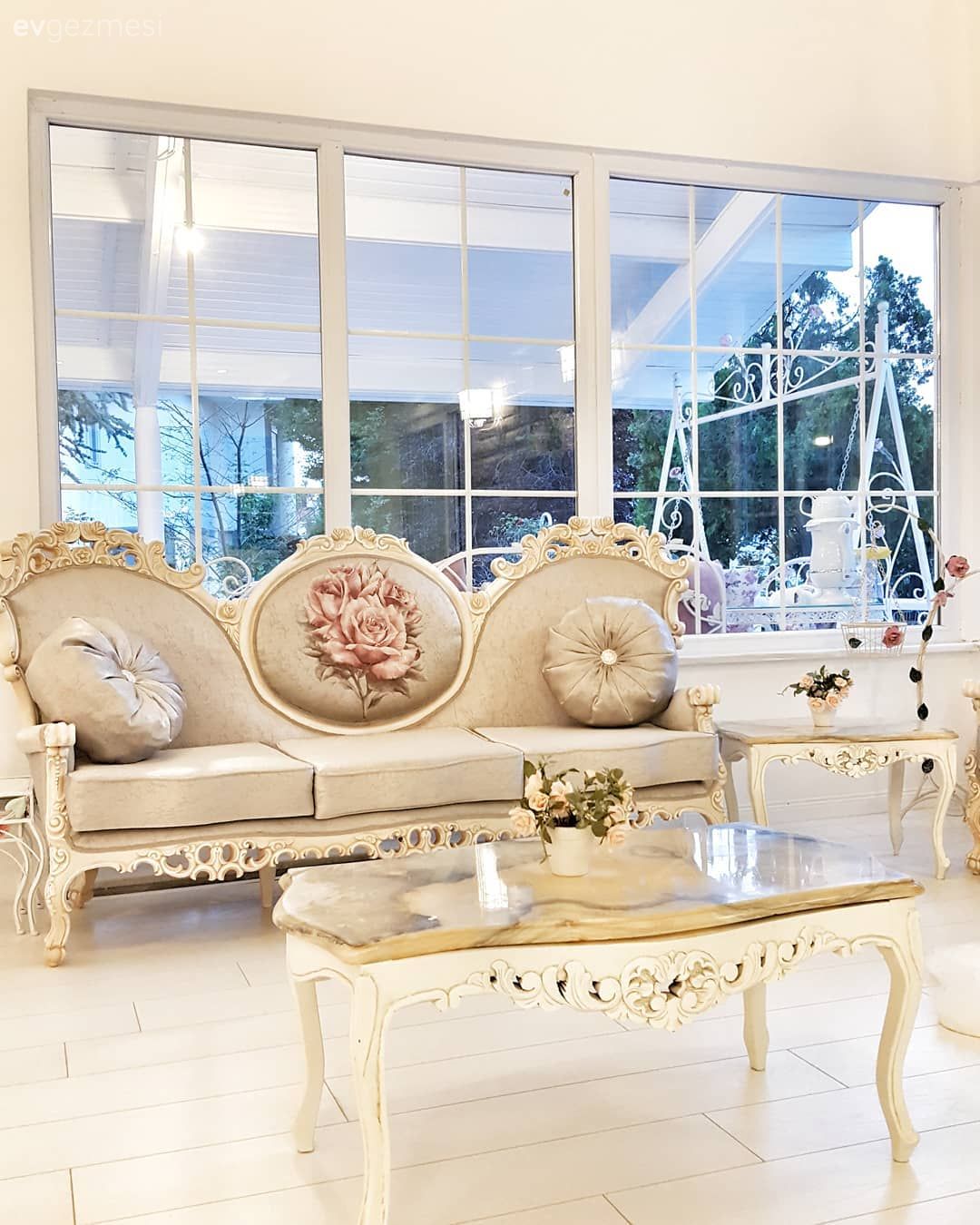 Nazlı hanımın harika tasarımlara ev sahipliği yapan, nostaljik evi..