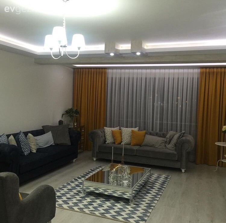 Paletler sehpa ve ayna kaplı şifonyer: Tuğçe hanımın dönüşümleri..