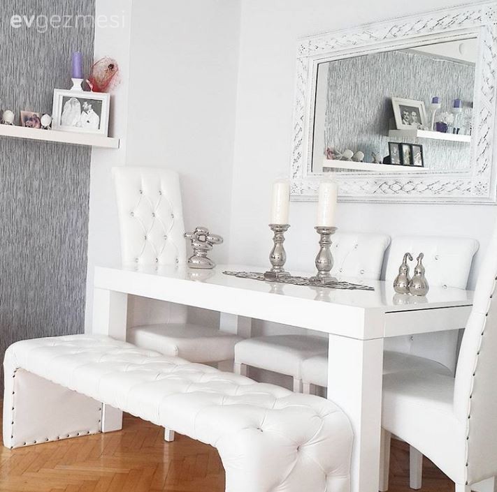 Dekoratif obje değişimleriyle Filiz hanımın salonun binbir rengi..