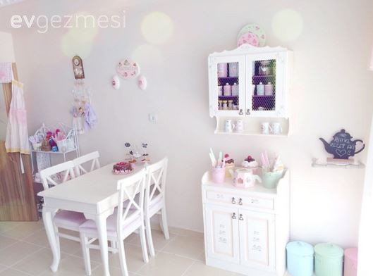 Hatice hanımın pembenin hakimiyetinde cıvıl cıvıl evi..