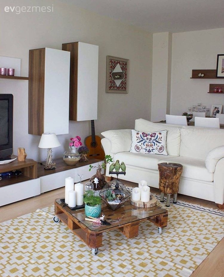 Evin naturel dekoruna uygun olarak yapılmış, paletten orta sehpa..