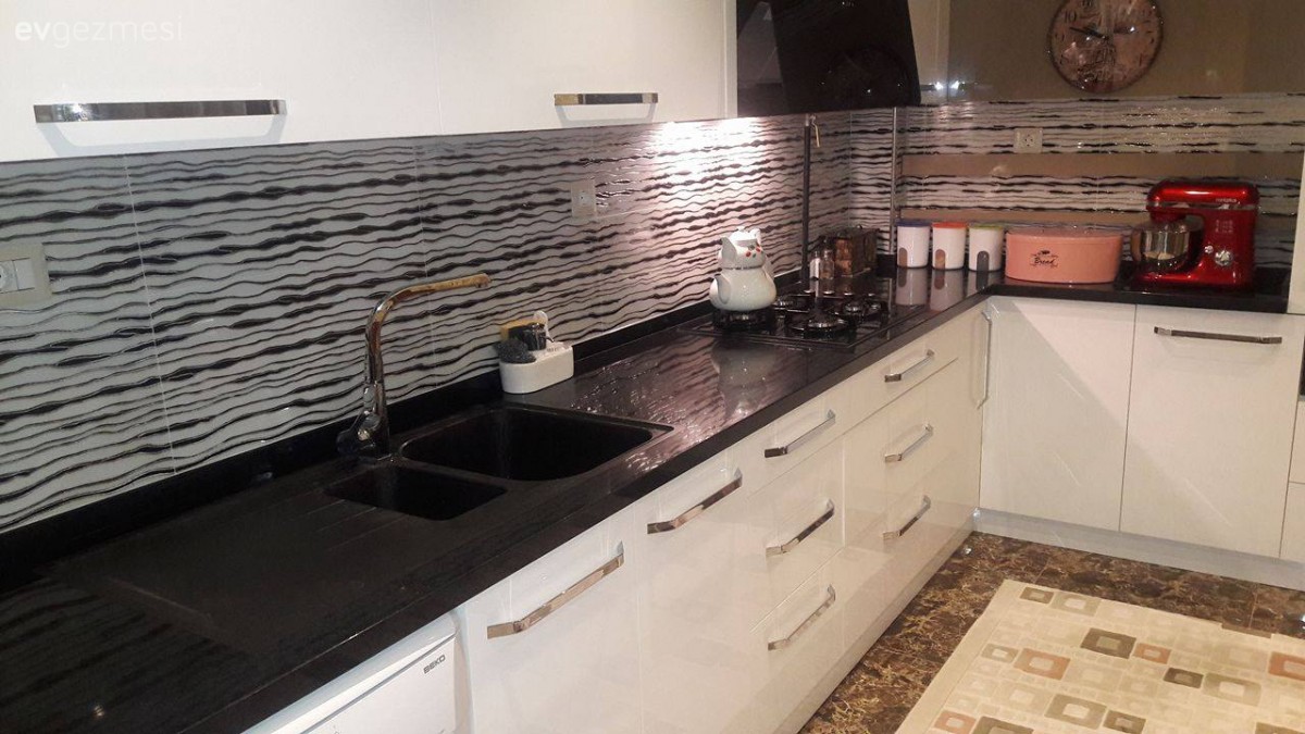 Özlem hanımın toprak renklerde, sıcak ve şık evi..