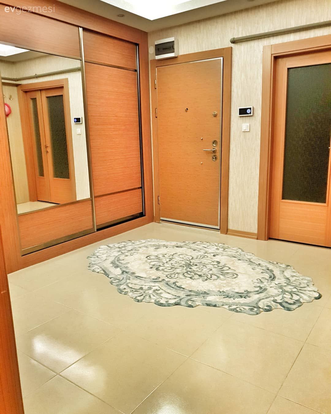 Antre, Vestiyer, Halı