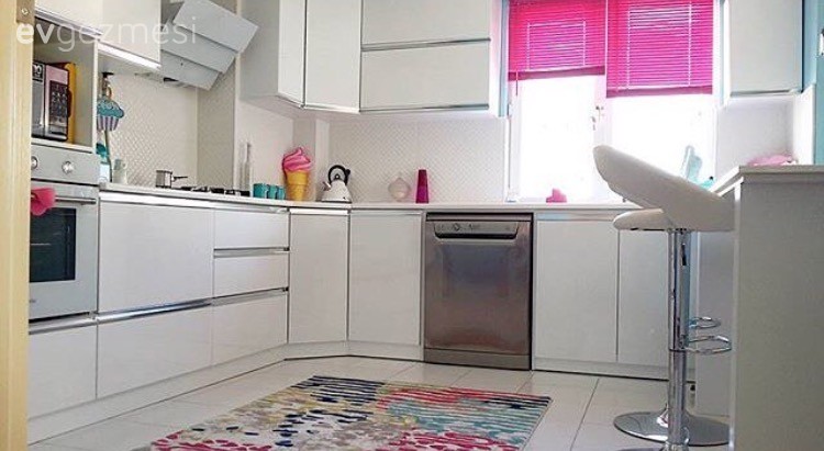 Ankastre, Beyaz mutfak, Halı, Mutfak, Pembe, Perde