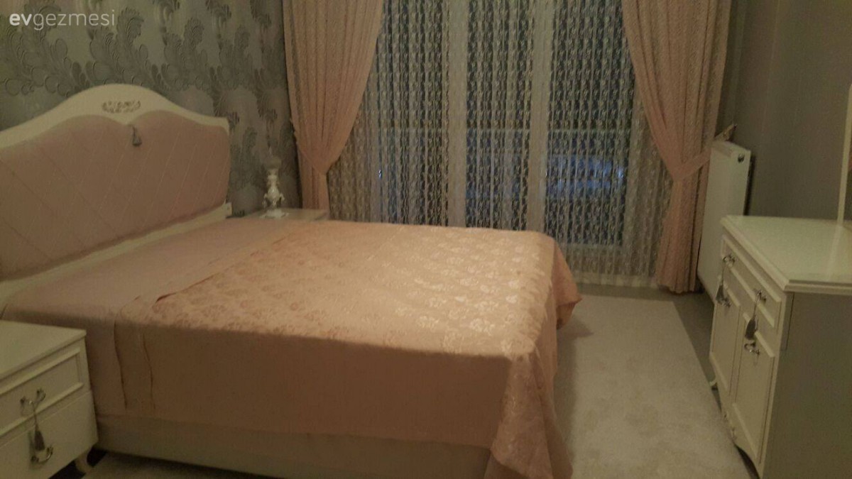 Pembe, Perde, Yatak Odası