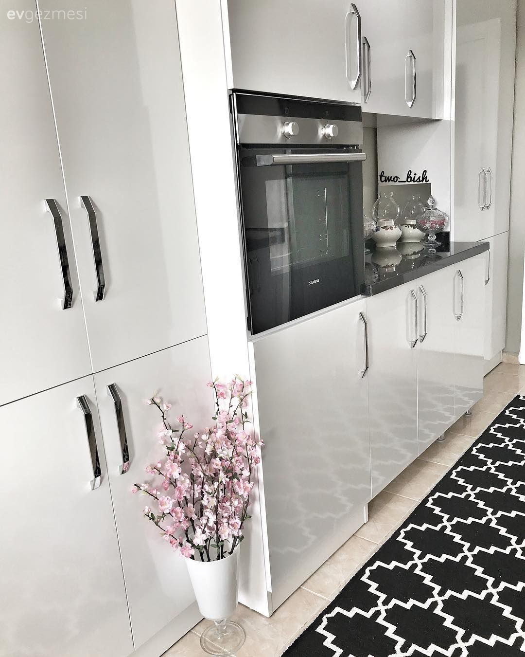 Beyaz mutfak, Koridor tipi mutfak, Mutfak, Modern mutfak, Halı, Mutfak halısı, Siyah- Beyaz