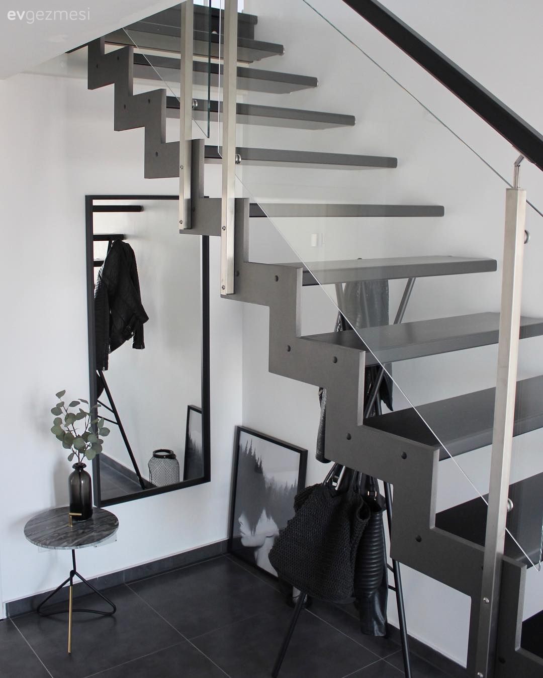 Yeşilin Sofistike Tonlarıyla Derinlik Kazanan Modern Bir Ev