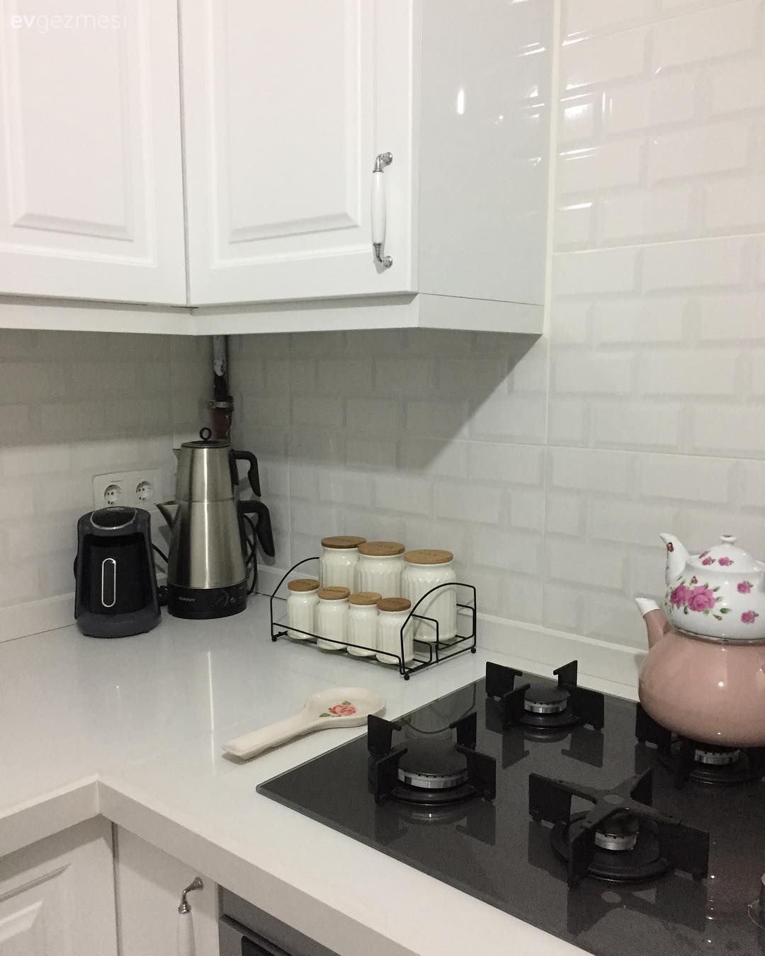 Bu Evin Dekorunda Klasiğe Sade Bir Yorum Katılmış