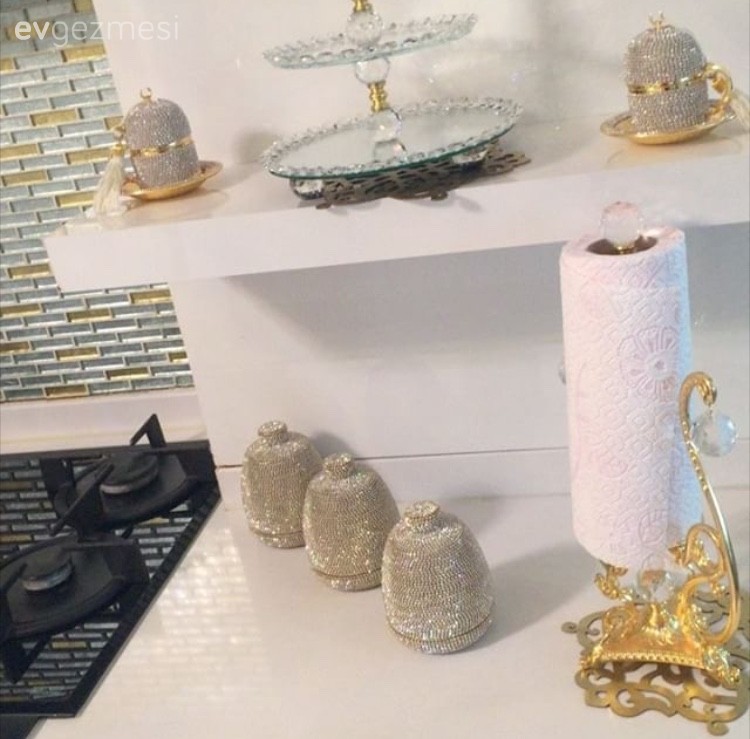 Gönül hanımın klasik ve moderni harmanladığı, göz alıcı evi..