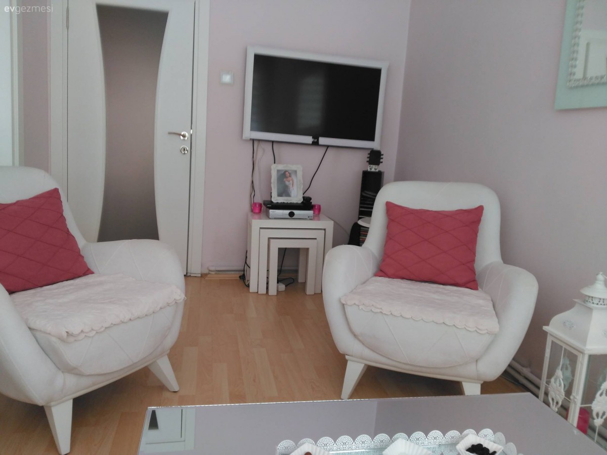 Dilek hanımın alana uygun seçimleriyle, ferah ve uyumlu evi..