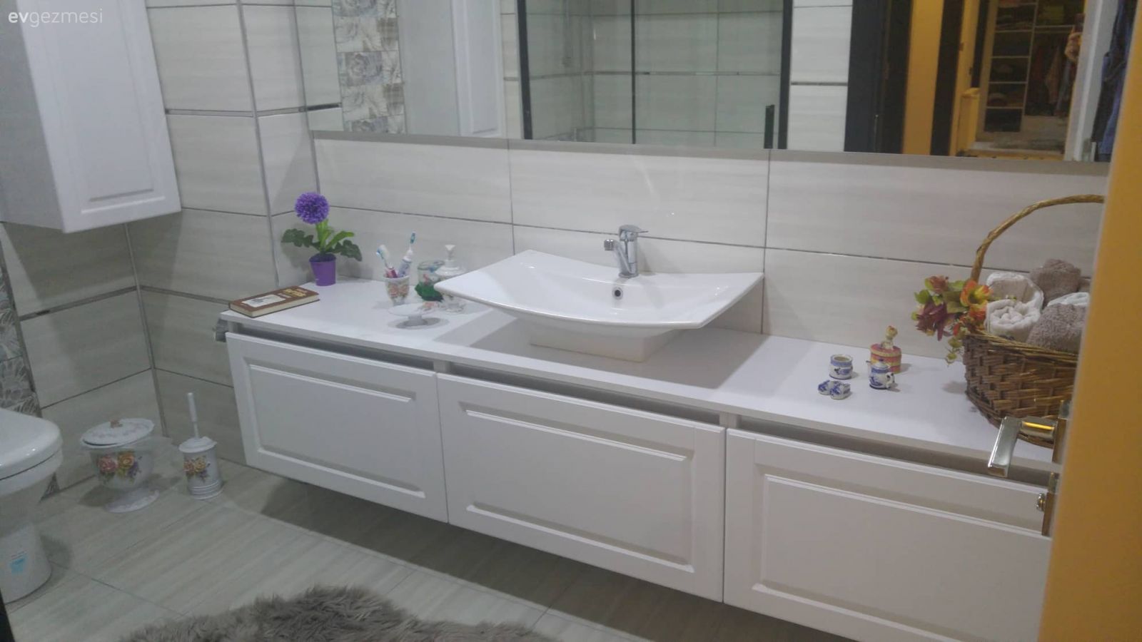 Banyo, Banyo dolabı, Banyo aynası, Tezgah üstü lavabo