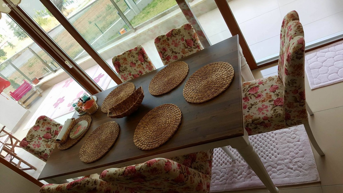 Çarpıcı renkte dokunuşlarla, enerjisi yüksek bir ev: Tuba hanımın evi!