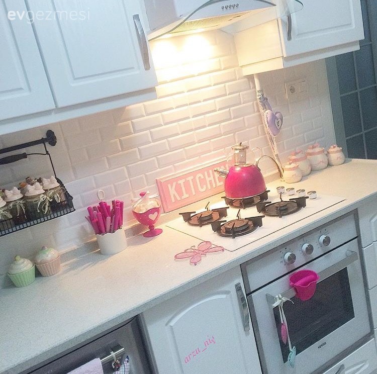 Arzu hanımın sıcak renkler ve zevkli objelerle harika dekoru..