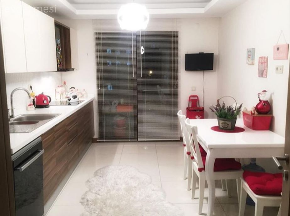 Halı, Ikea, Kırmızı, Mutfak, Pembe