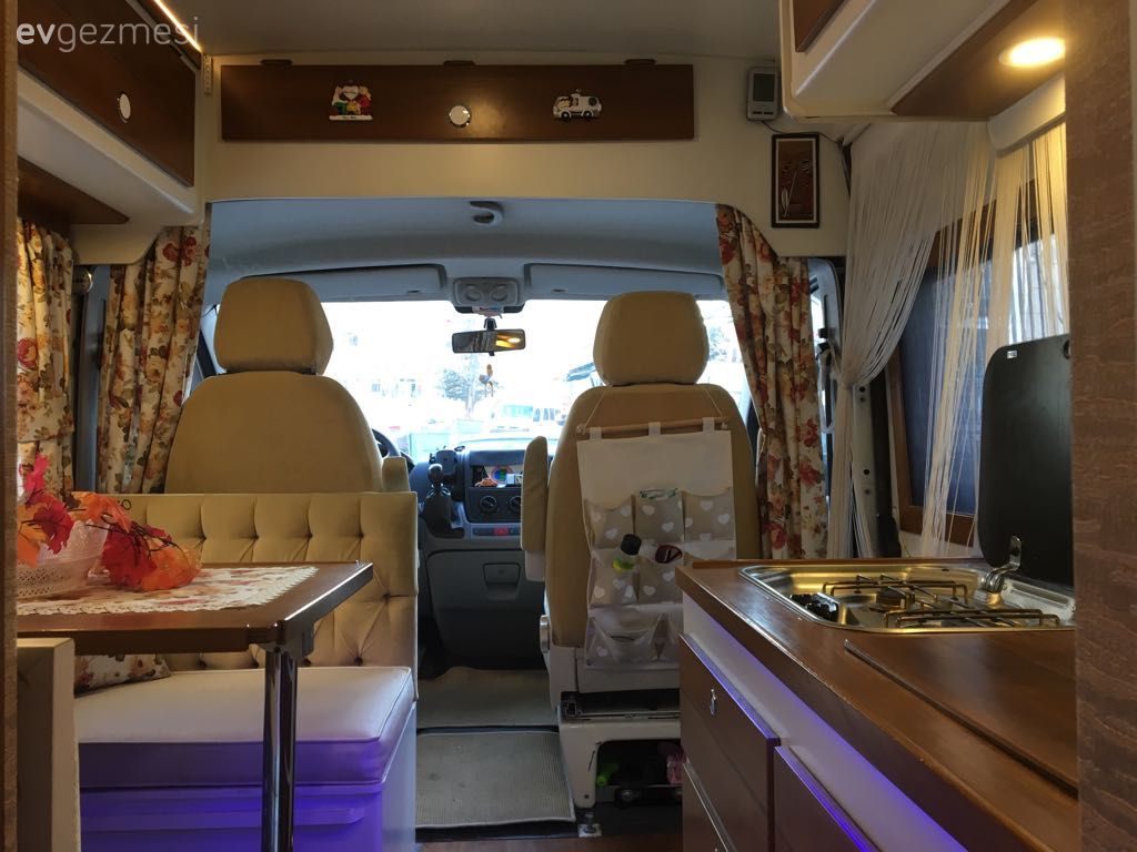 Bu karavan, tekerlekler üzerinde minik bir ev.